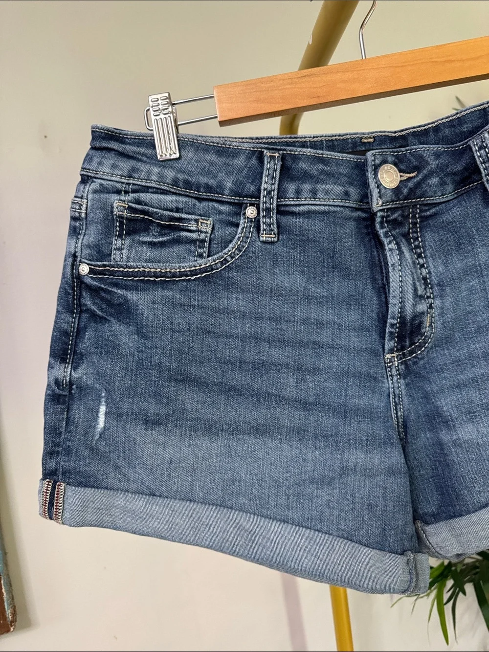 Silver Jeans Blue Denim Rolled-Hem Shorts EUC 31